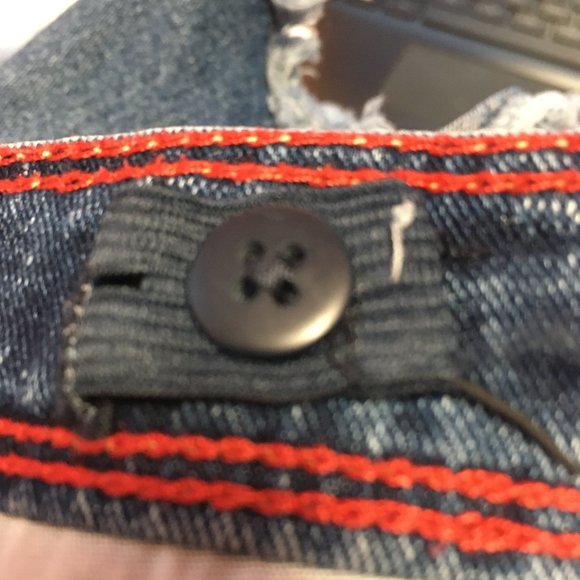 Jordache Raw Hem Denim shorts, Embroidered Distressed - size 6 - Picture 4 of 8